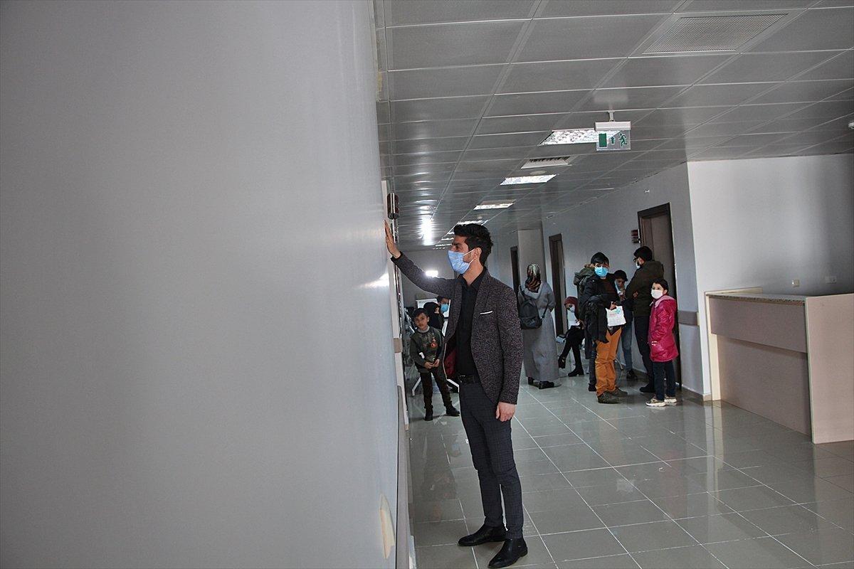 Bingöl'de koronavirüsle mücadele edilen hastaneyi ücretsiz boyadılar