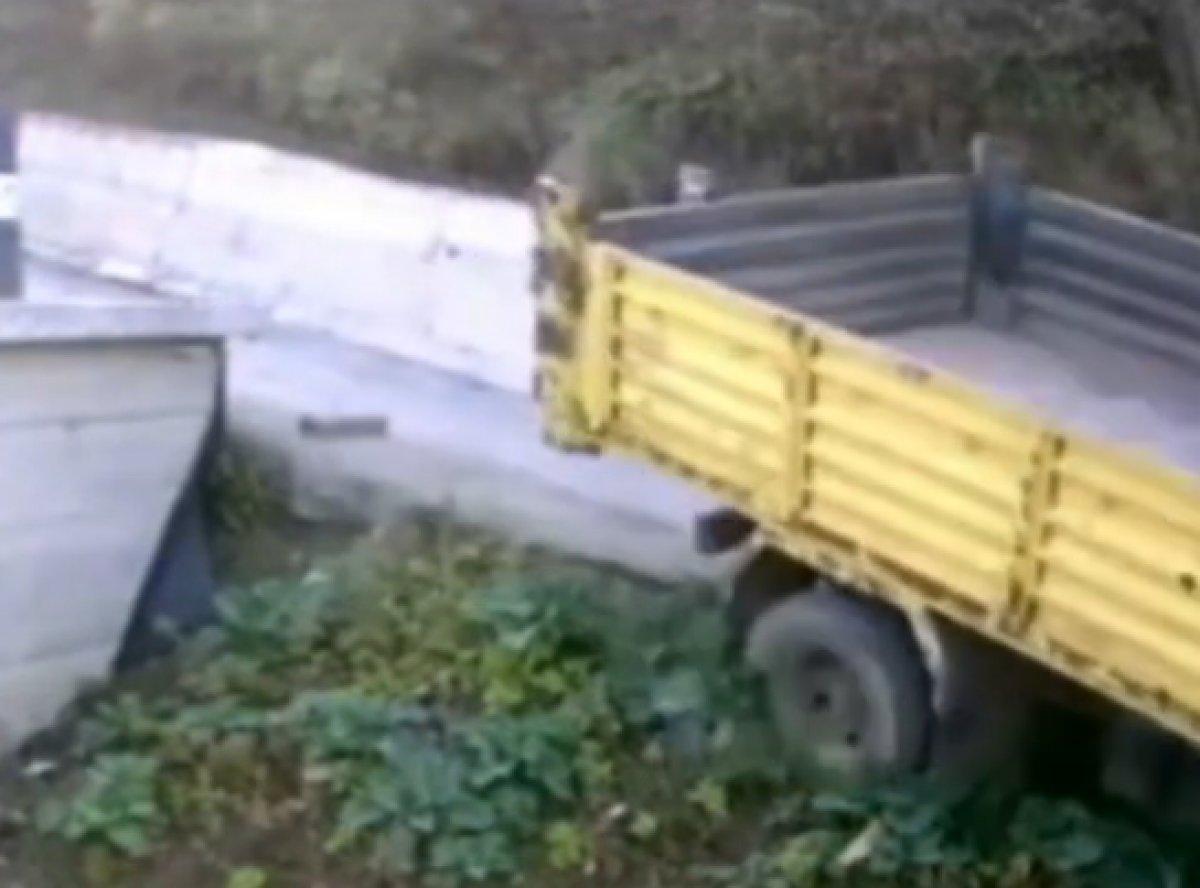 Trabzon'da rampadan kayan kamyondan böyle kaçtılar