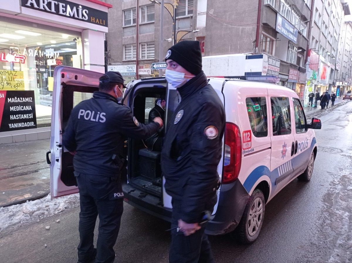Sivas'ta kumar oynarken yakalandı, polisleri böyle atlatmaya çalıştı