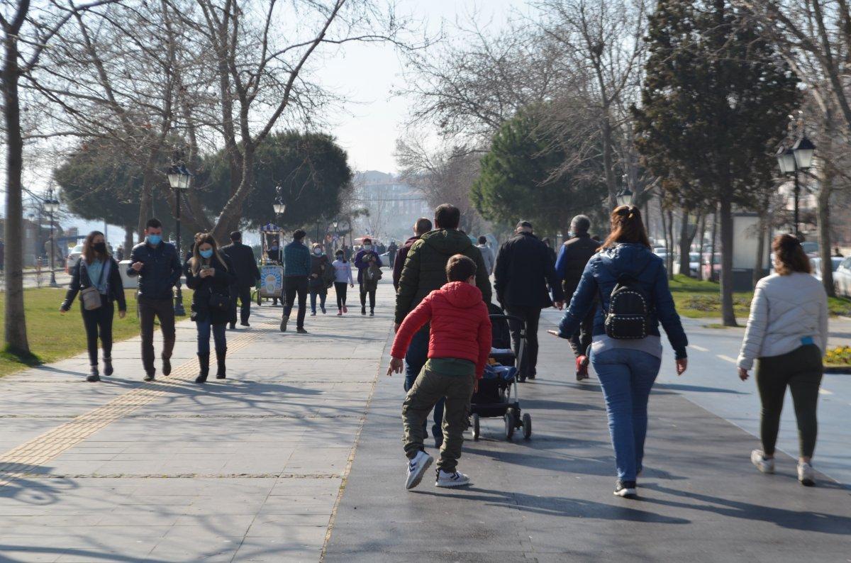 Tekirdağlılar cadde ve sokaklara akın etti