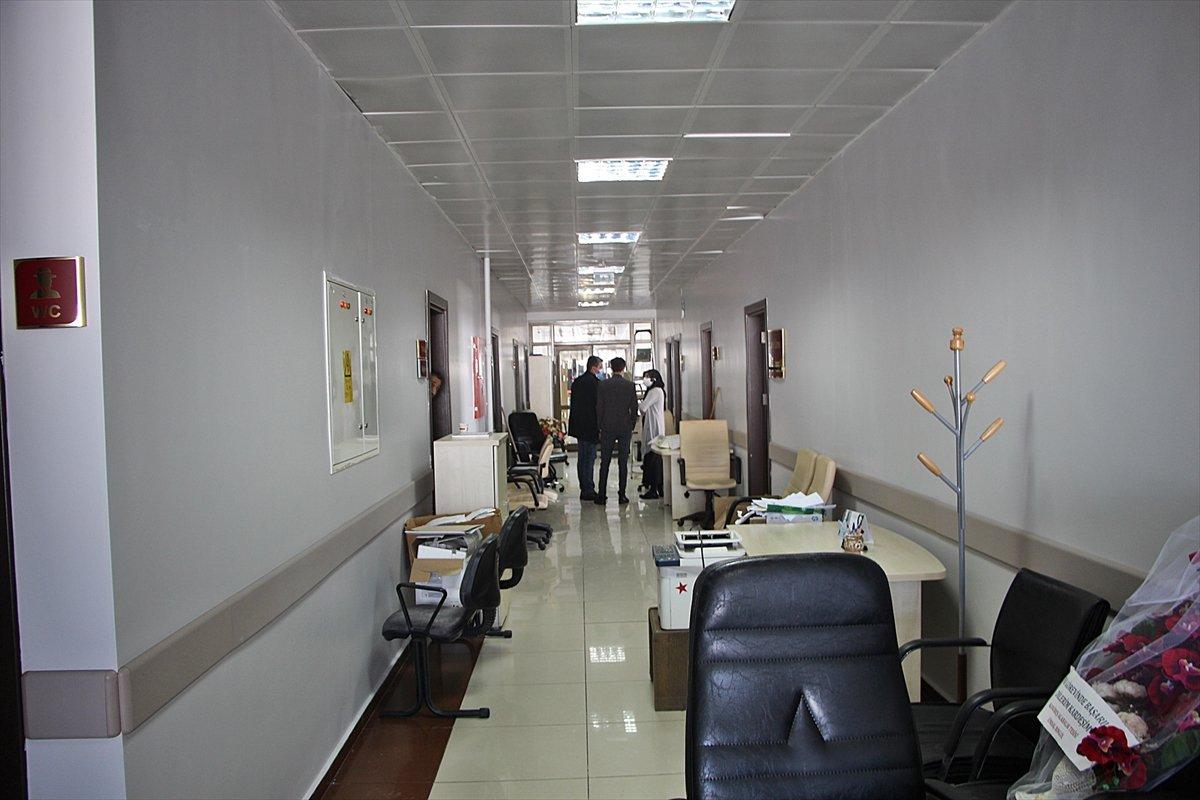 Bingöl'de koronavirüsle mücadele edilen hastaneyi ücretsiz boyadılar