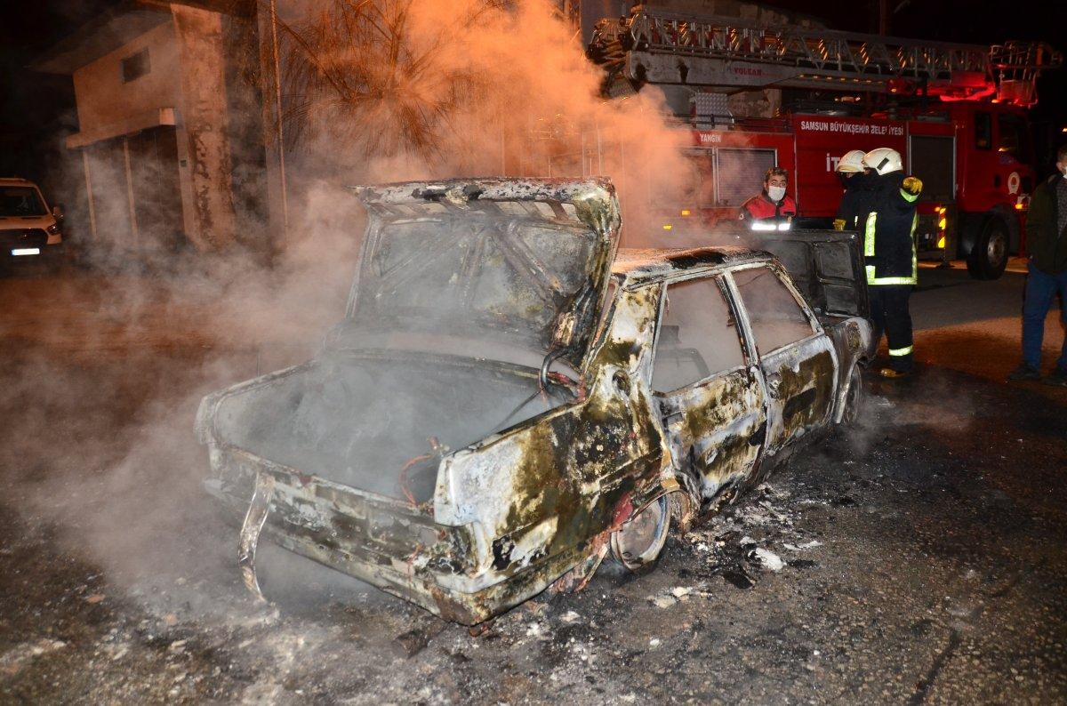 Samsun'da arıza yapan aracına sinirlenip ateşe verdi