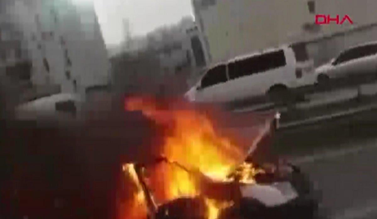 Avcılar'da yanarak kayan araç kamerada