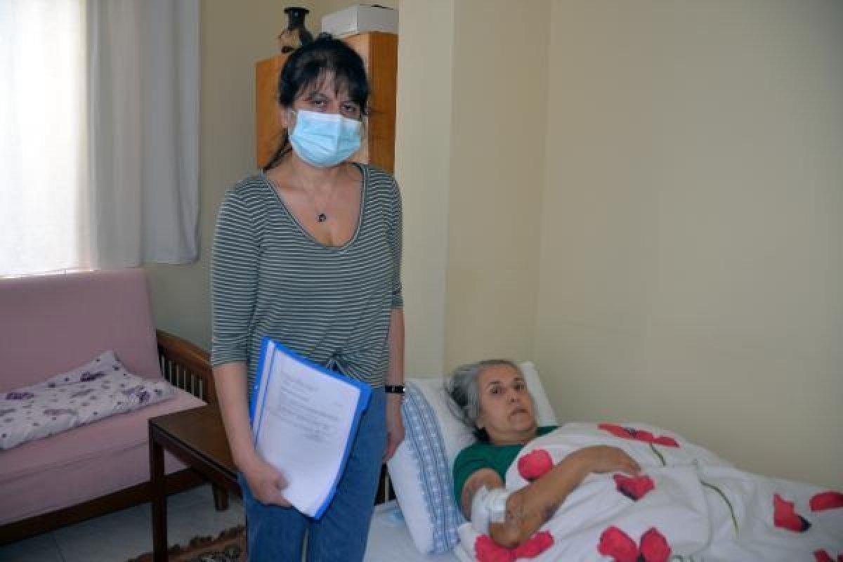 Mersin'de sokak köpeklerinin saldırısına uğrayan kadın