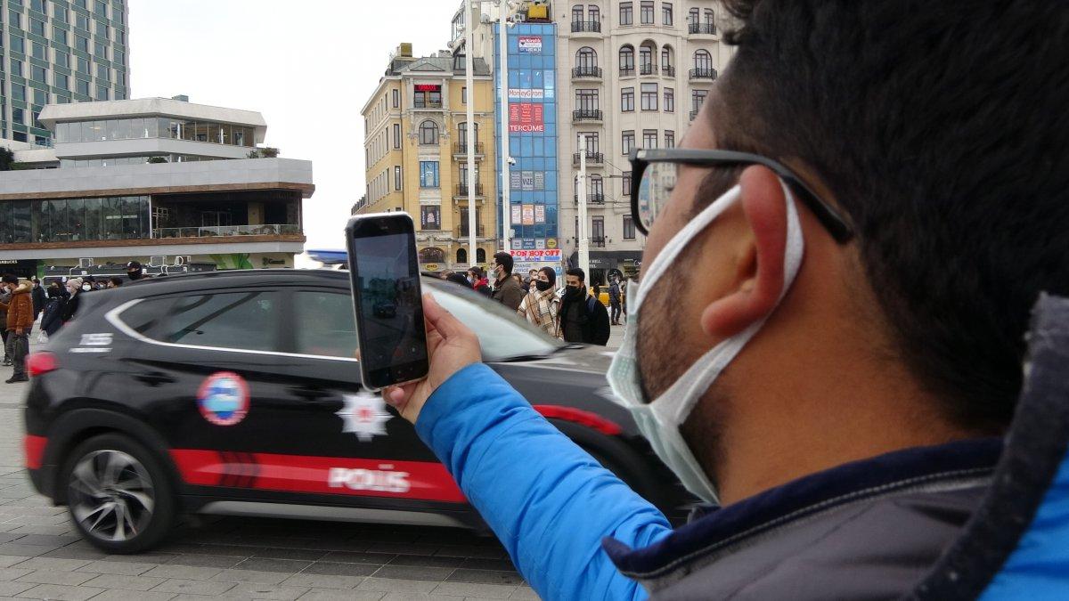 İstanbul'da polislerin gövde gösterisini turistler hayranlıkla izledi