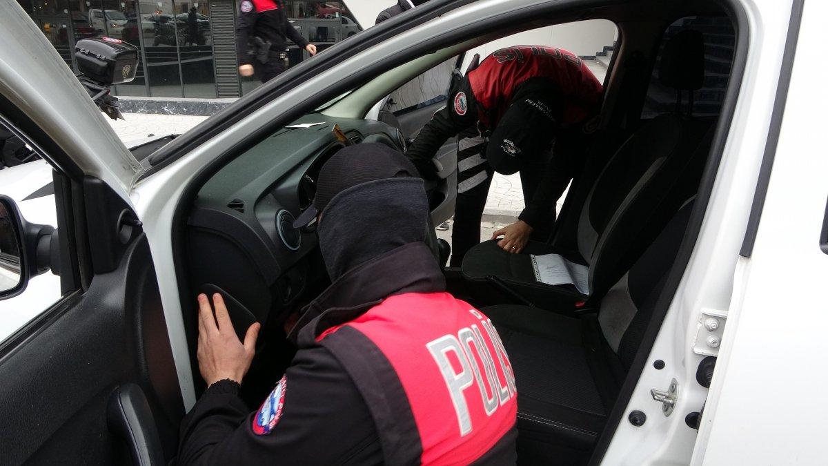 İstanbul'da polislerin gövde gösterisini turistler hayranlıkla izledi
