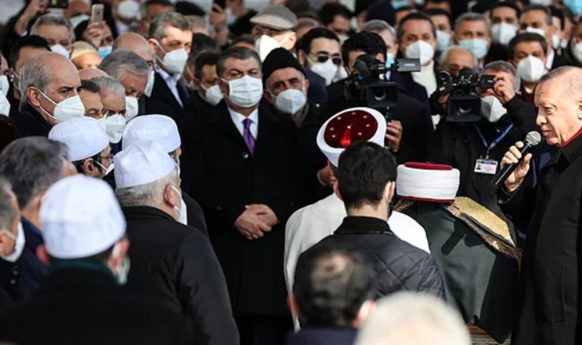 Fahrettin Koca, cenazedeki görüntü için özür diledi