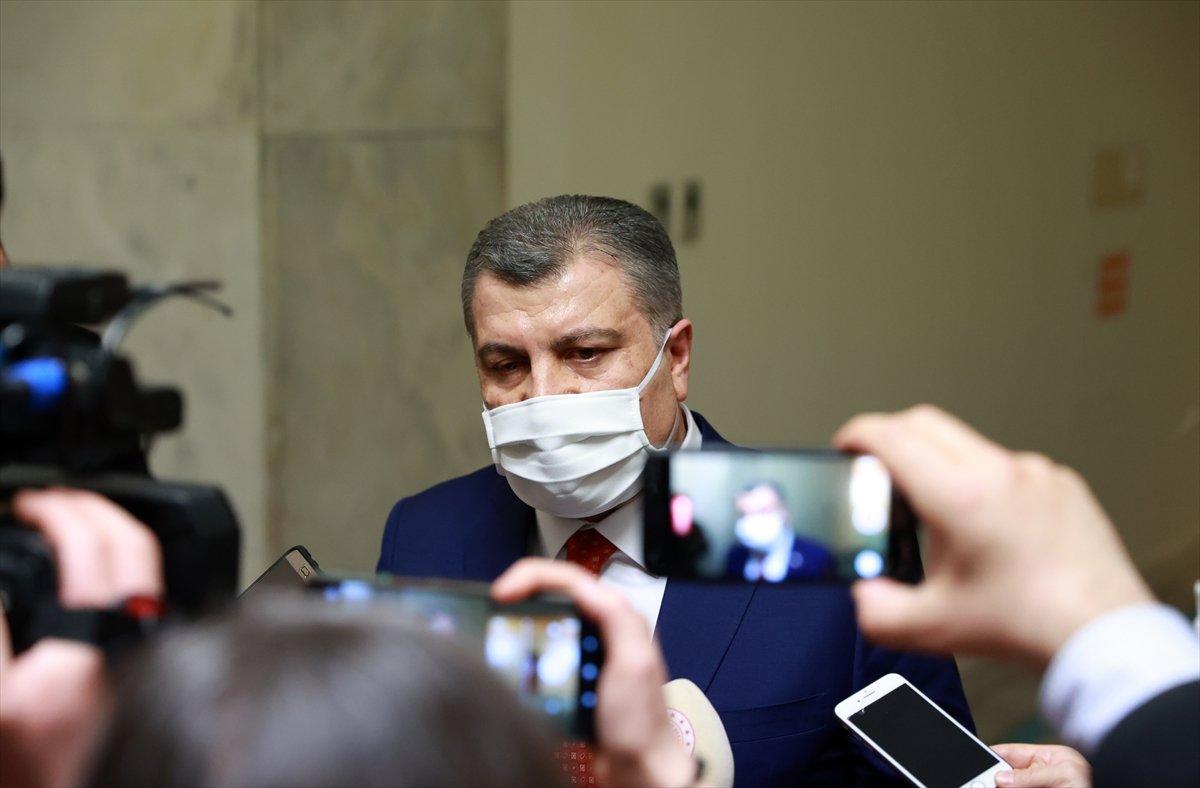 Fahrettin Koca, cenazedeki görüntü için özür diledi