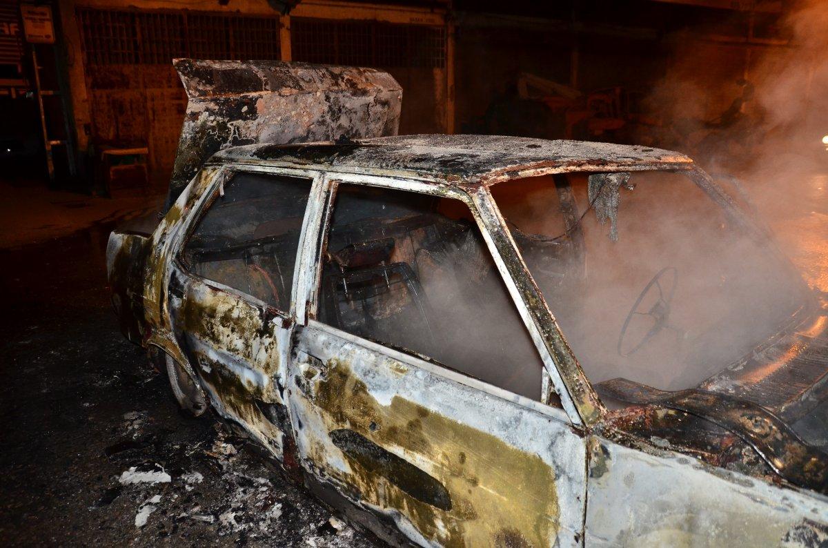 Samsun'da arıza yapan aracına sinirlenip ateşe verdi