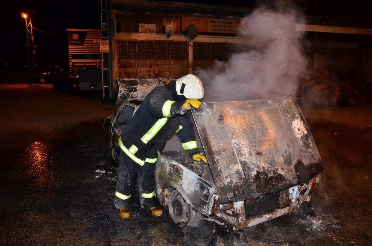 Samsun'da arıza yapan aracına sinirlenip ateşe verdi