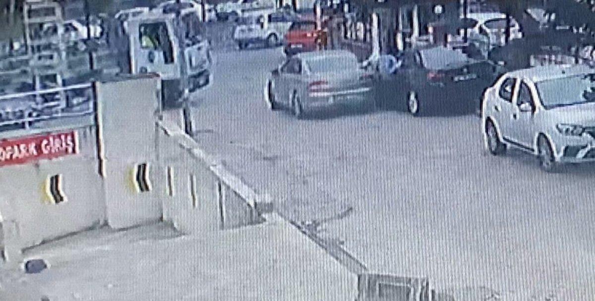 Esenyurt'ta oto hırsızları, suçüstü yakalandı