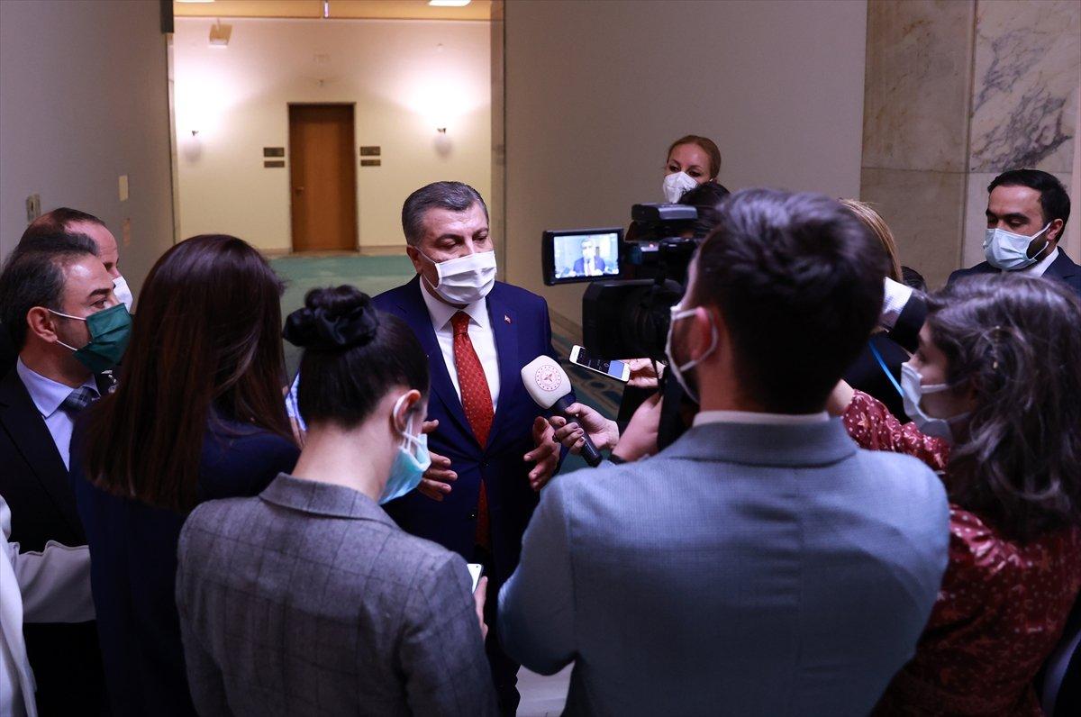 Fahrettin Koca, cenazedeki görüntü için özür diledi