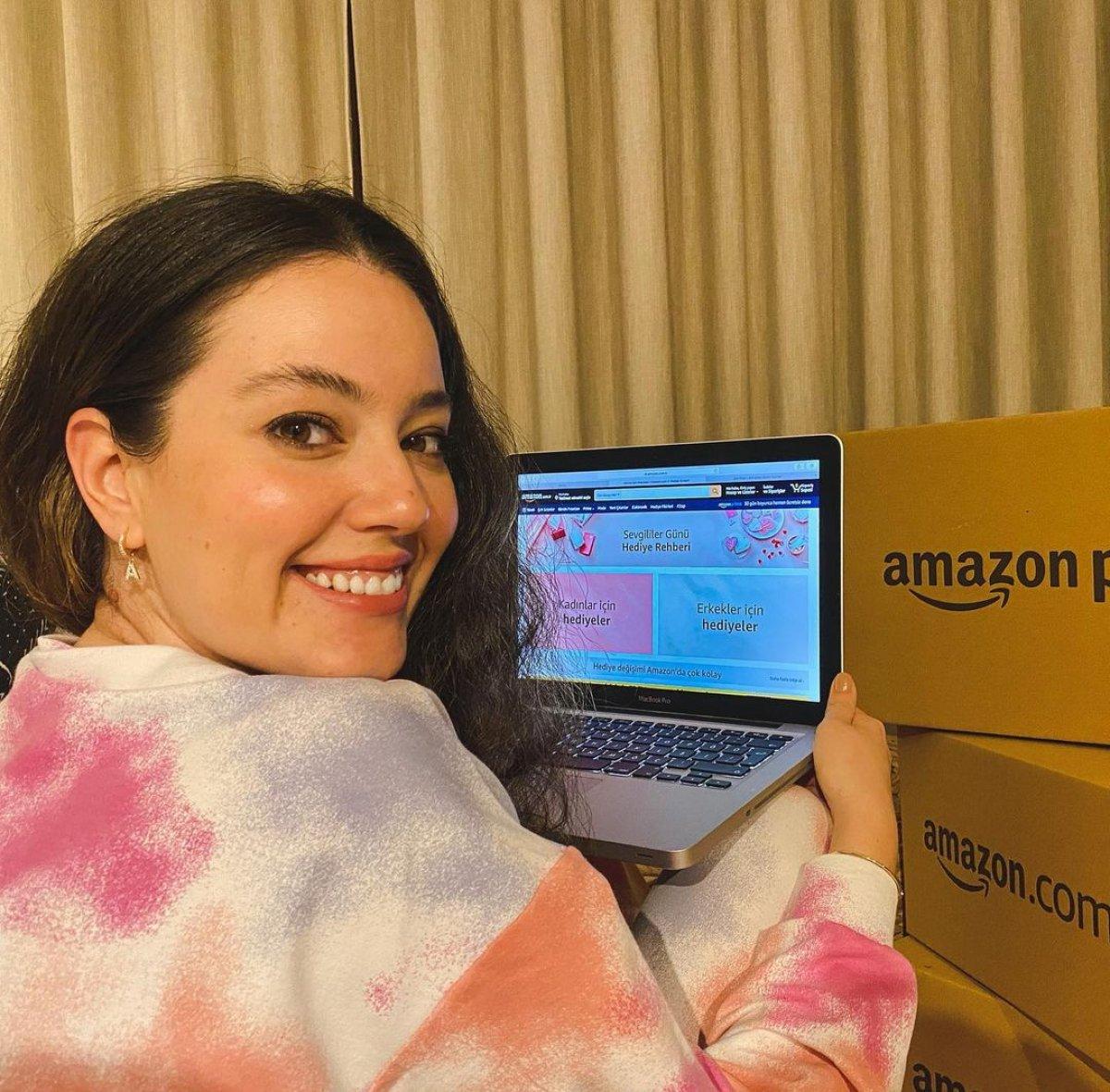 Pelin Akil 34 yaşında okula geri döndü