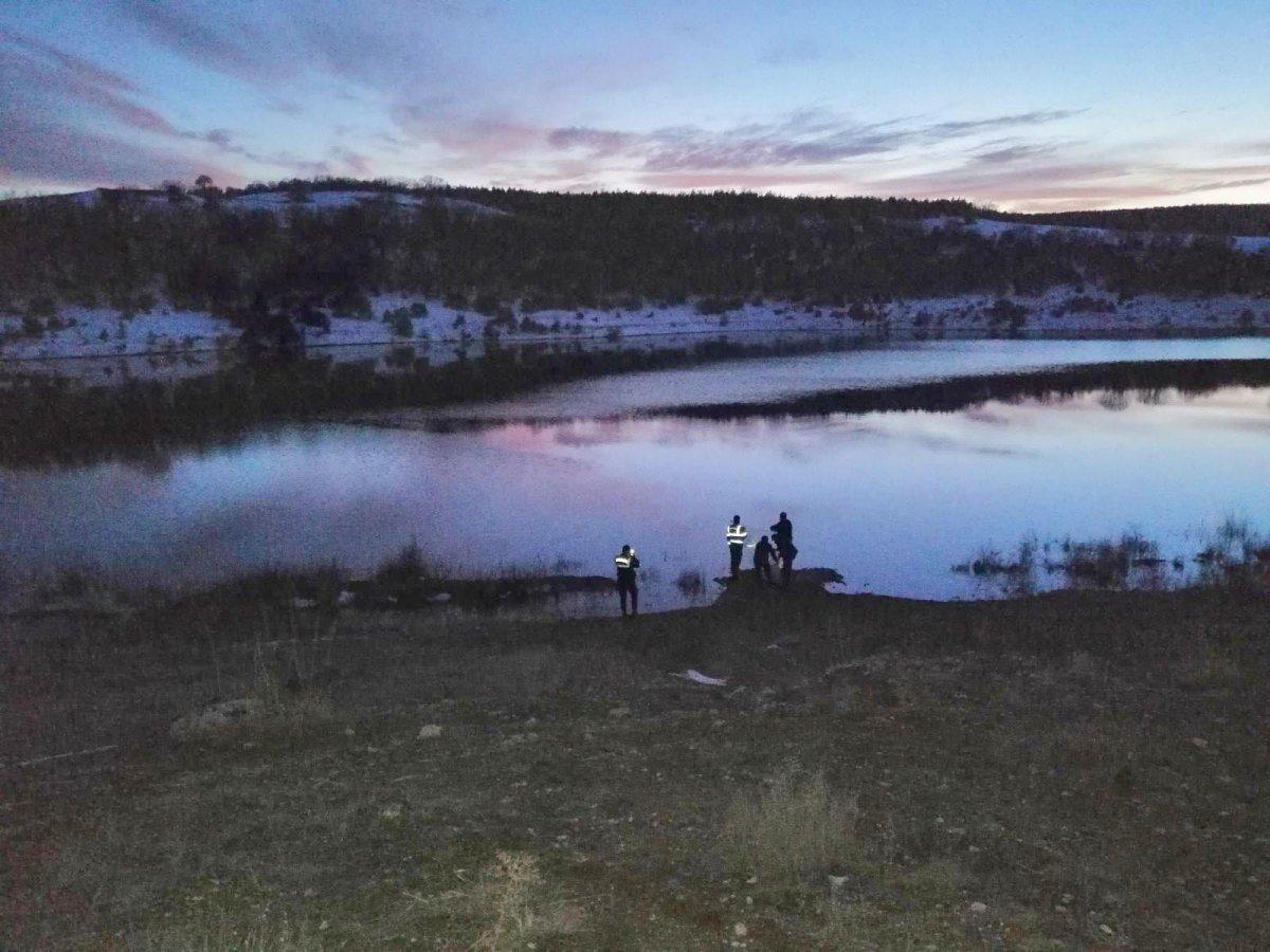 Eskişehir'de botla kaçak balık avlayan 4 kişiye ceza