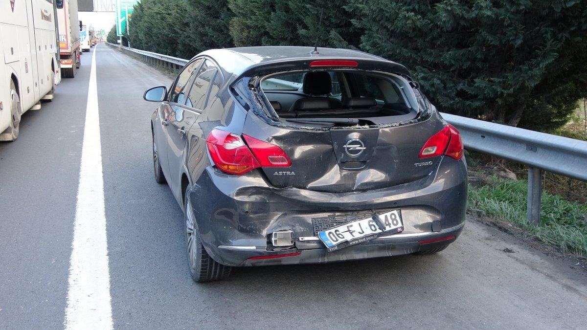 Kocaeli'de üç araç birbirine girdi: 4 yaralı