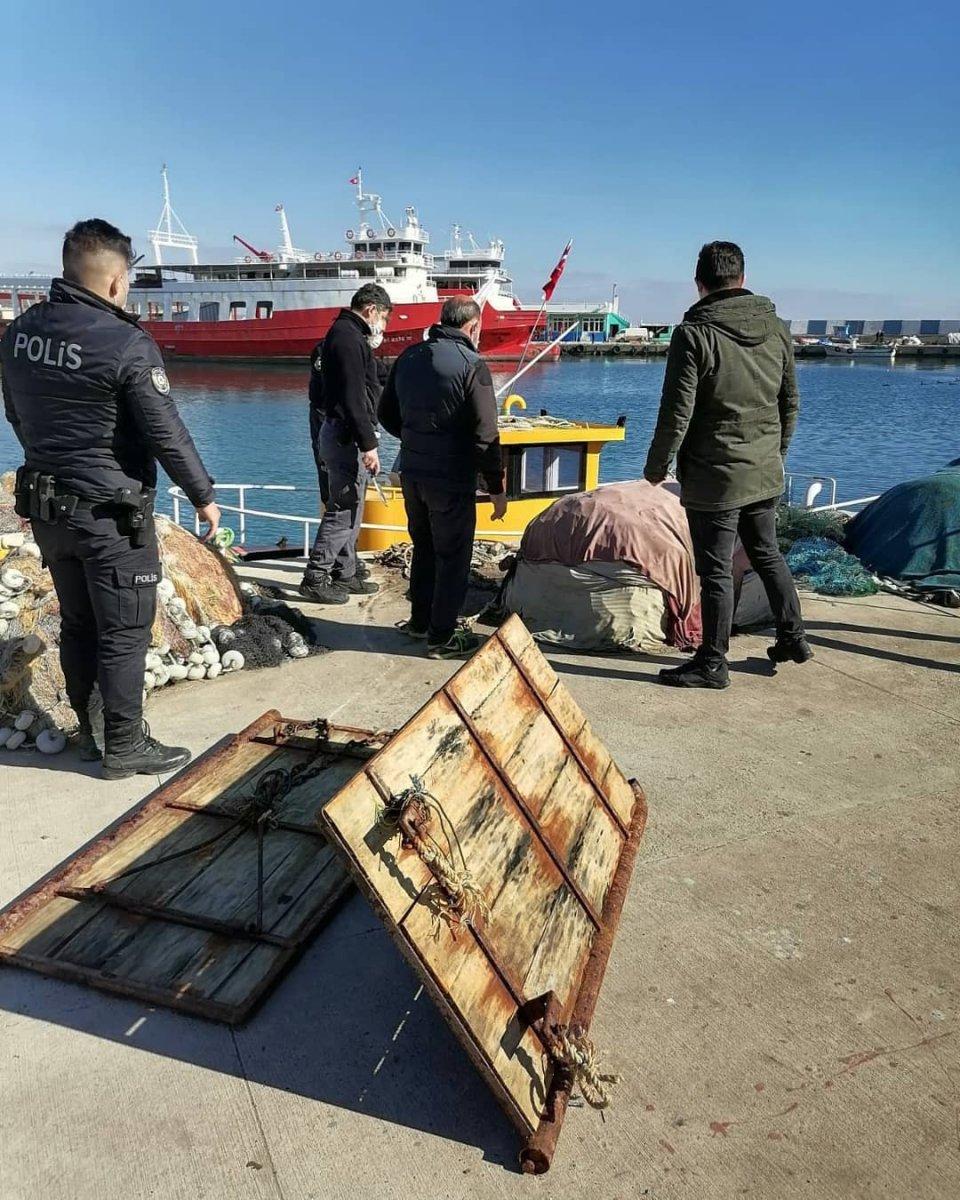 Tekirdağ'da suya gizlenmiş trol kapıları bulundu