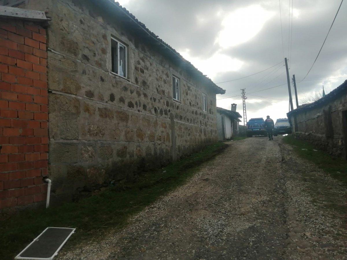 Çanakkale'de cinayet işleyen şahsı evden çıkarmak için sis bombası kullanıldı