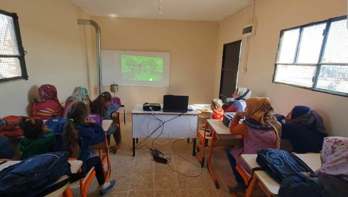 Barış Pınarı bölgesindeki okullar eğitime açıldı