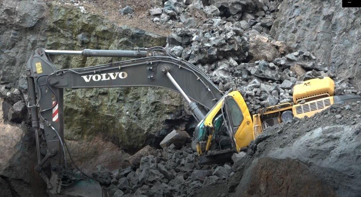 Artvin’de inşaatın temel kazısı sırasında istinat duvarı çöktü