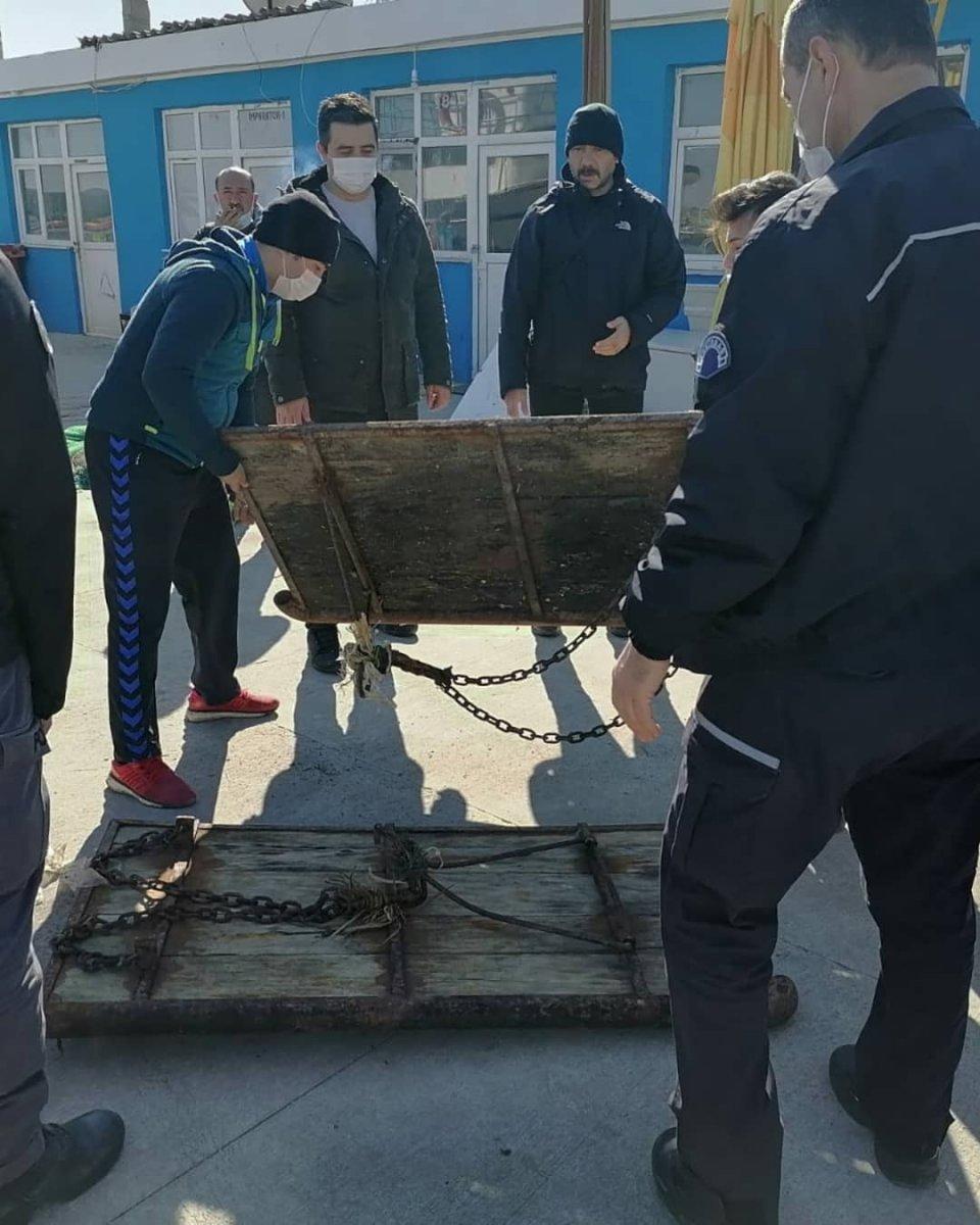 Tekirdağ'da suya gizlenmiş trol kapıları bulundu