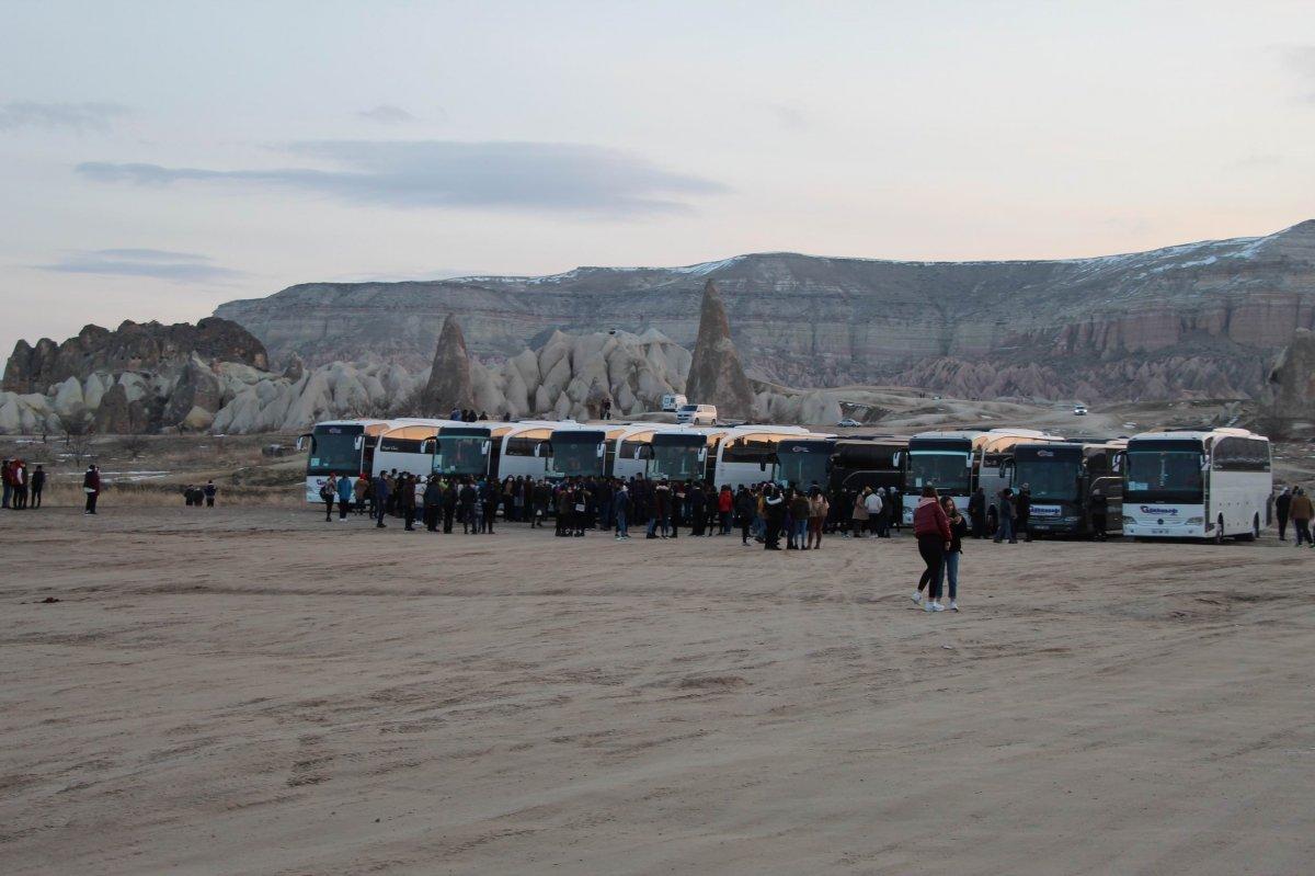 Nevşehir'de kalabalık grup, sosyal mesafesiz halay çekti