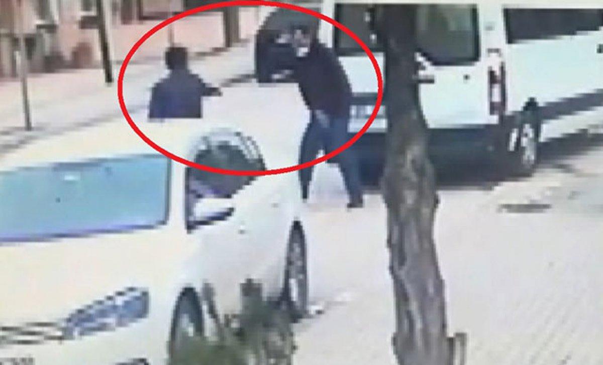 Bursa'da yol vermeyen sürücüyü vurdu