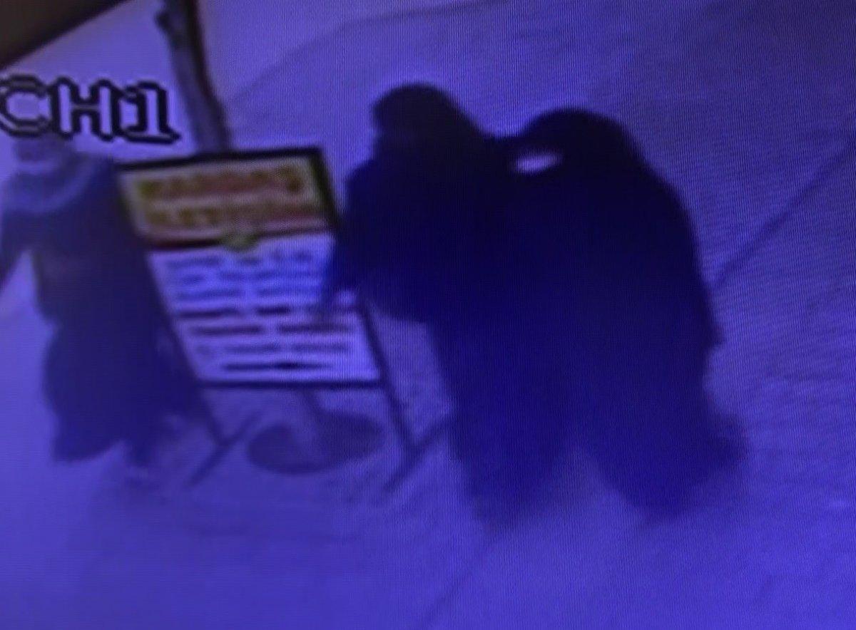 Antalya'da kuyumcudan 80 bin TL değerinde altın bileklik çaldılar