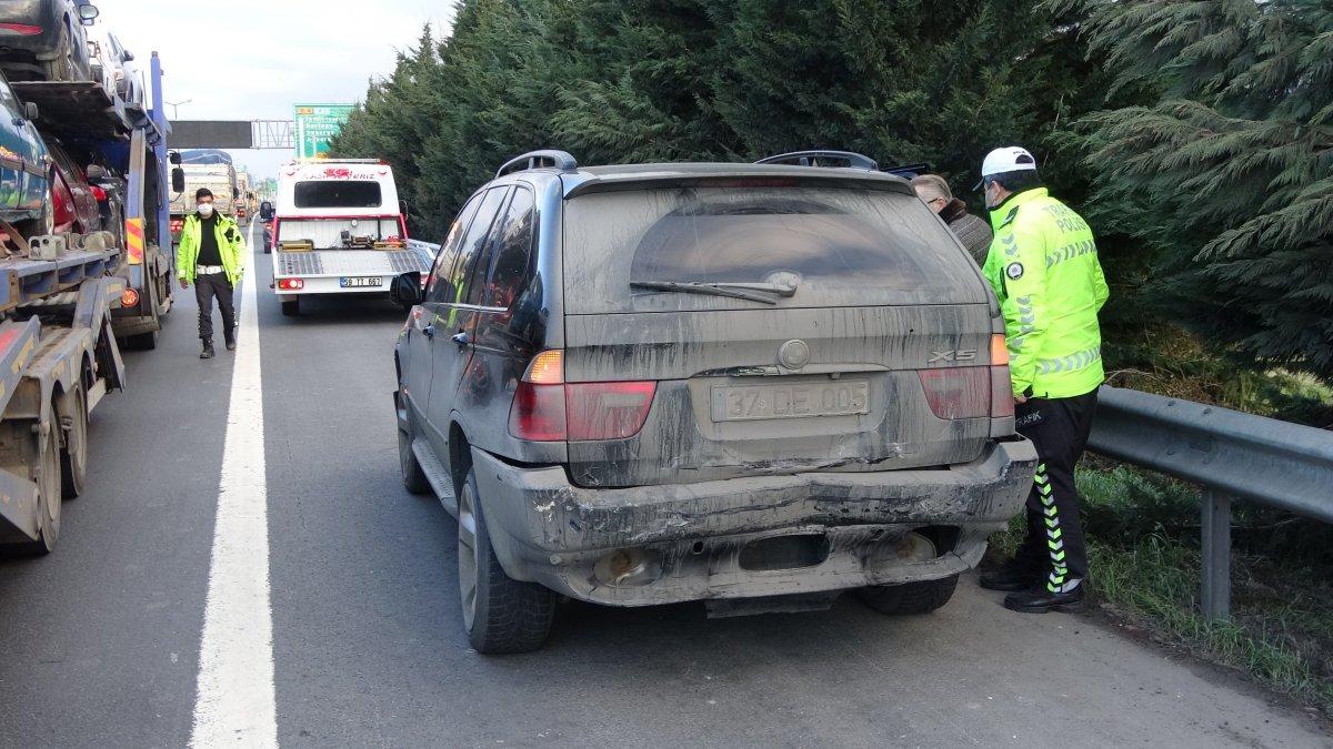 Kocaeli'de üç araç birbirine girdi: 4 yaralı