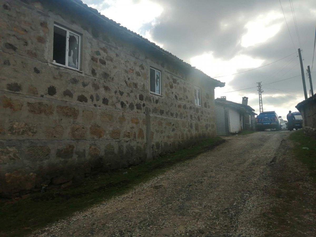 Çanakkale'de cinayet işleyen şahsı evden çıkarmak için sis bombası kullanıldı