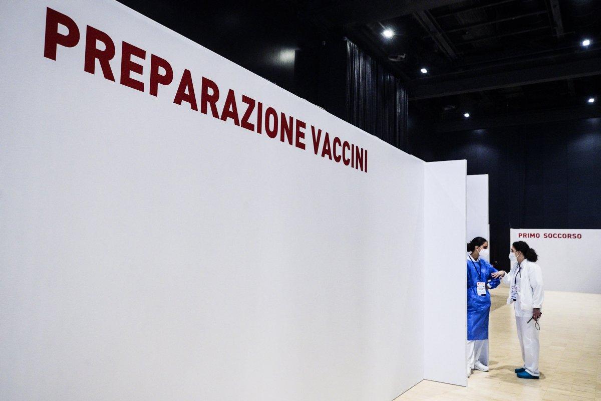 İtalya'da son 24 saatte 19 bin 886 yeni vaka