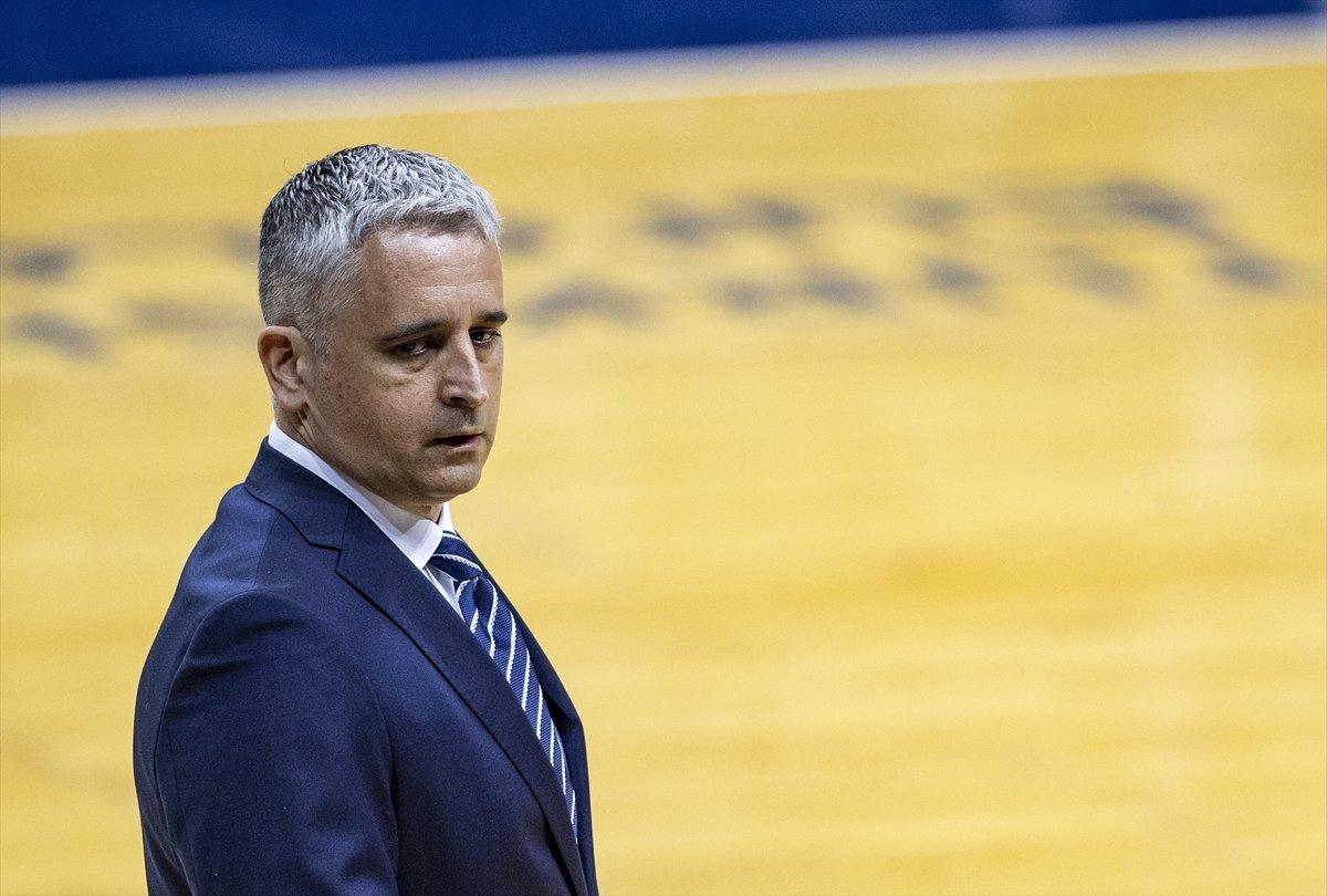 Anadolu Efes EuroLeague'de Fenerbahçe'yi farklı yendi