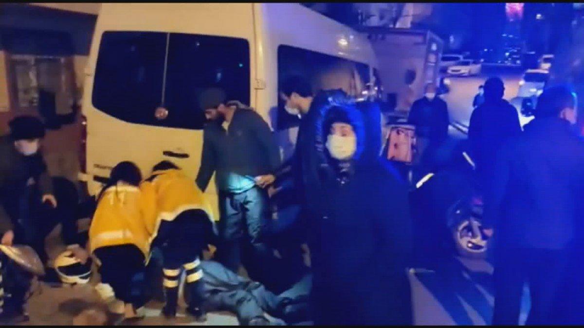 Ümraniye'de motosiklet ile hafif ticari araç çarpıştı