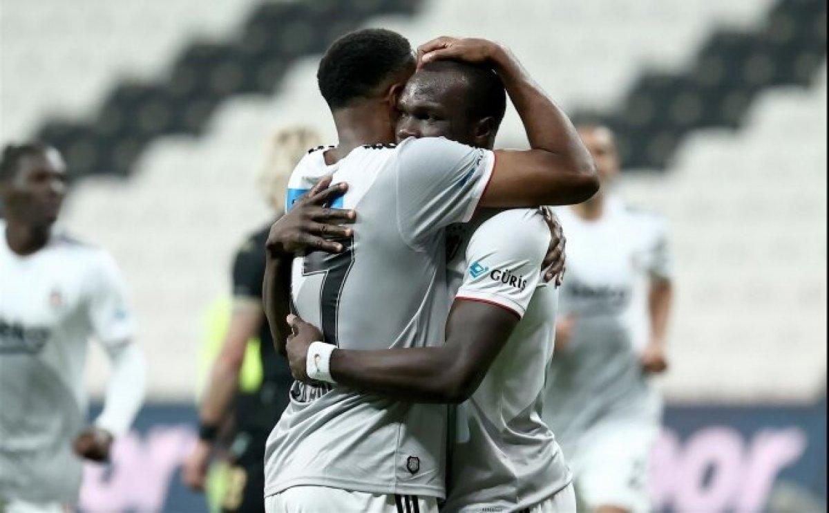 Cyle Larin: Aboubakar ile birlikte futboldan zevk alıyoruz