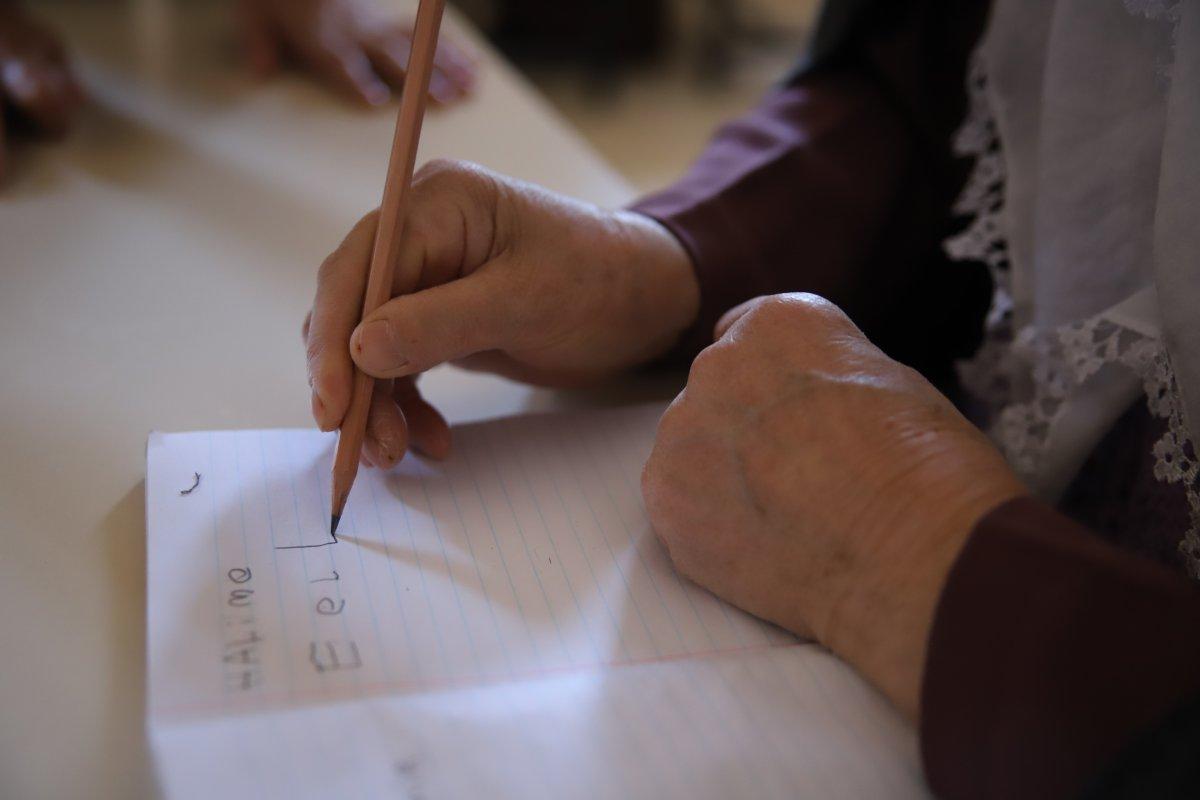 Elazığ'da Kur’an-ı Kerim okumak için 70 yaşında okuma yazma öğrendi
