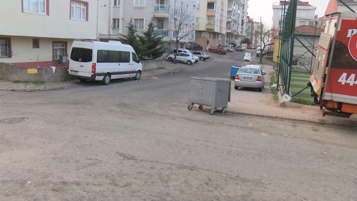 Ümraniye'de motosiklet ile hafif ticari araç çarpıştı