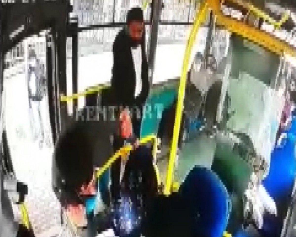 Kocaeli'de 2 şahıs otobüs şoförüne saldırdı