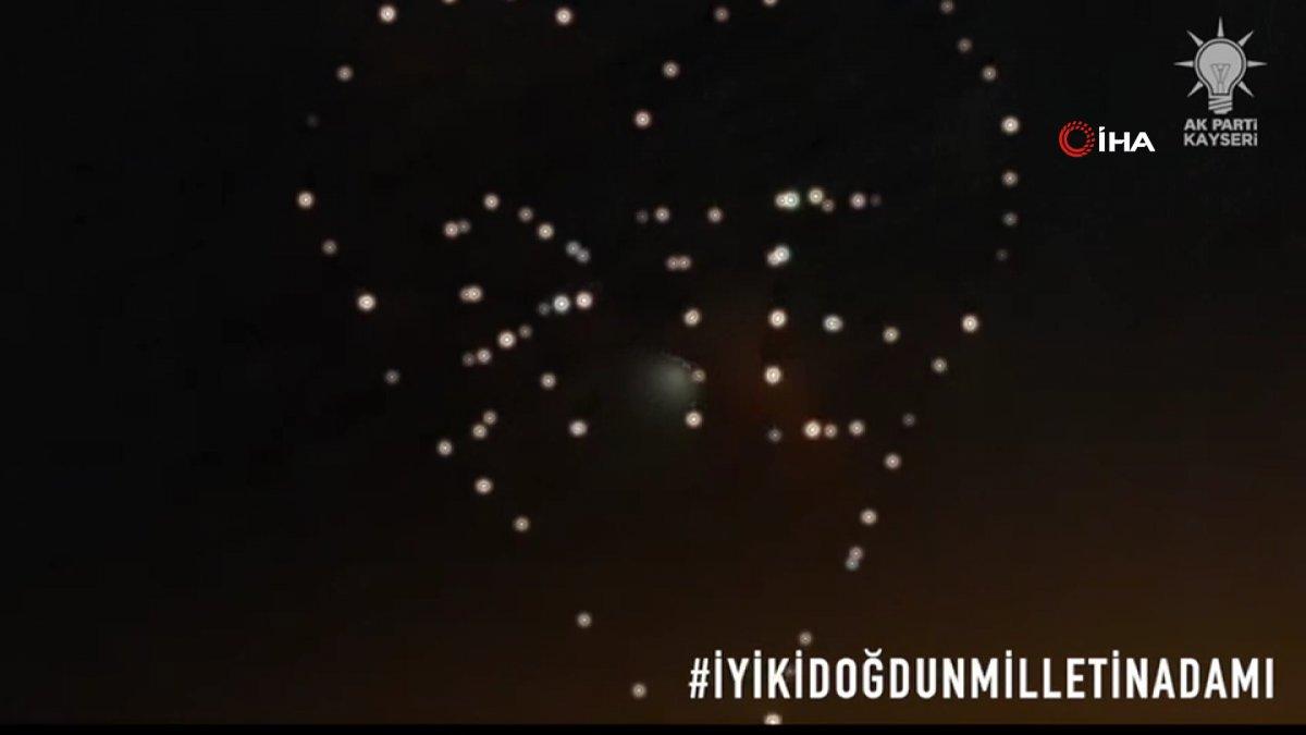 Kayserili kayakçılardan Cumhurbaşkanı'nın doğum günü için meşaleli gösteri