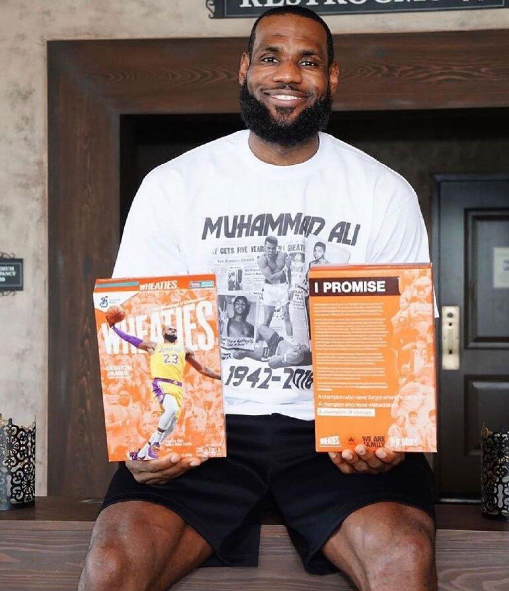 Ibrahimovic'ten LeBron James'e eleştiri: Siyasete bulaşma