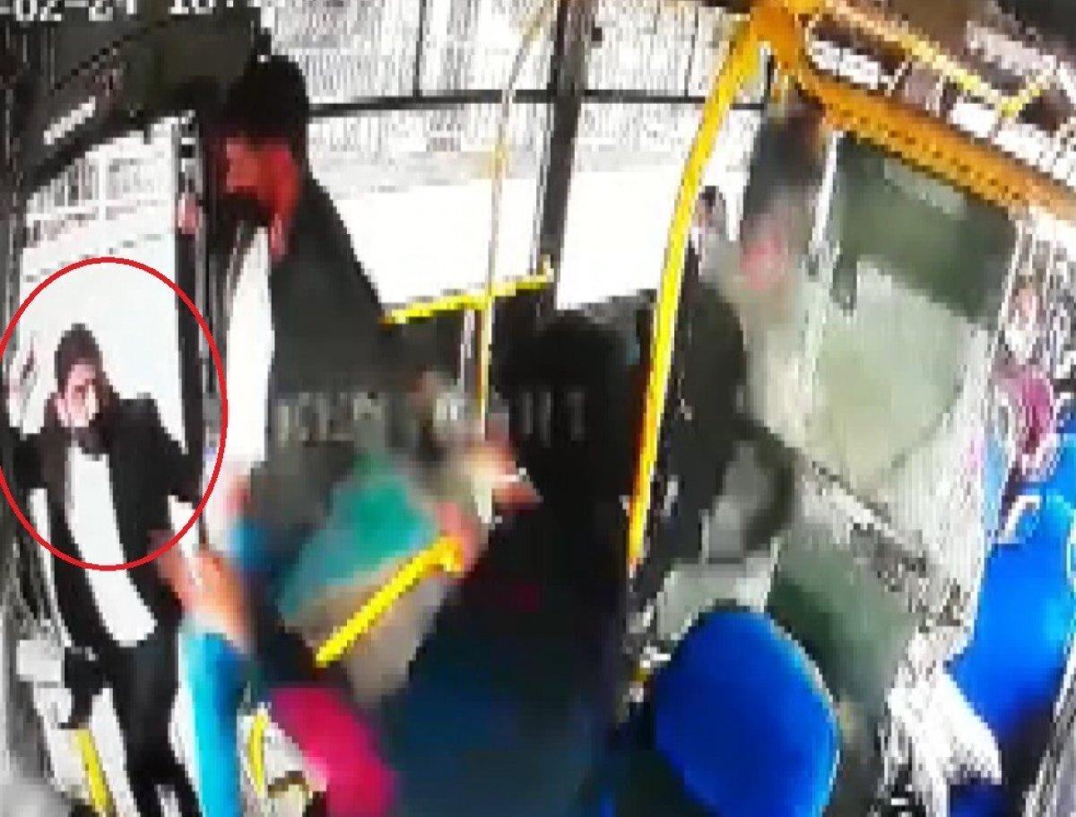 Kocaeli'de 2 şahıs otobüs şoförüne saldırdı