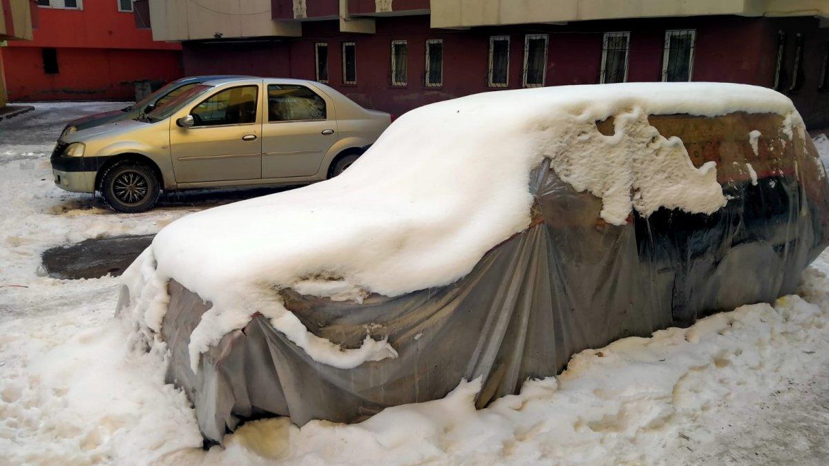 Ağrı'da buz sarkıtları, 3 metre oldu