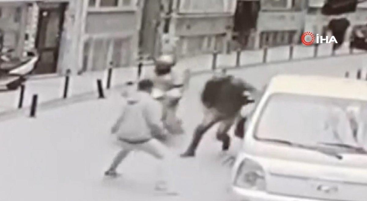 Beşiktaş'ta kadın polisten kaçan şüpheliye vatandaş dayağı