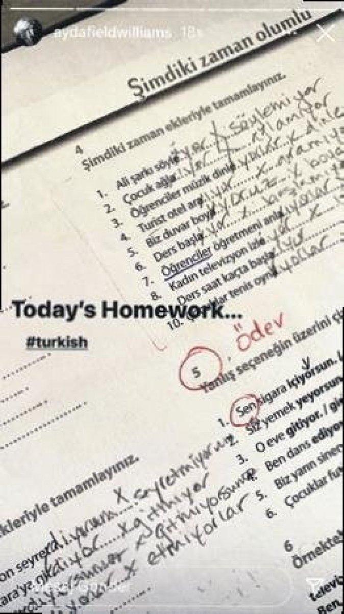 Robbie Williams'ın eşi Ayda Field Türkçe öğreniyor