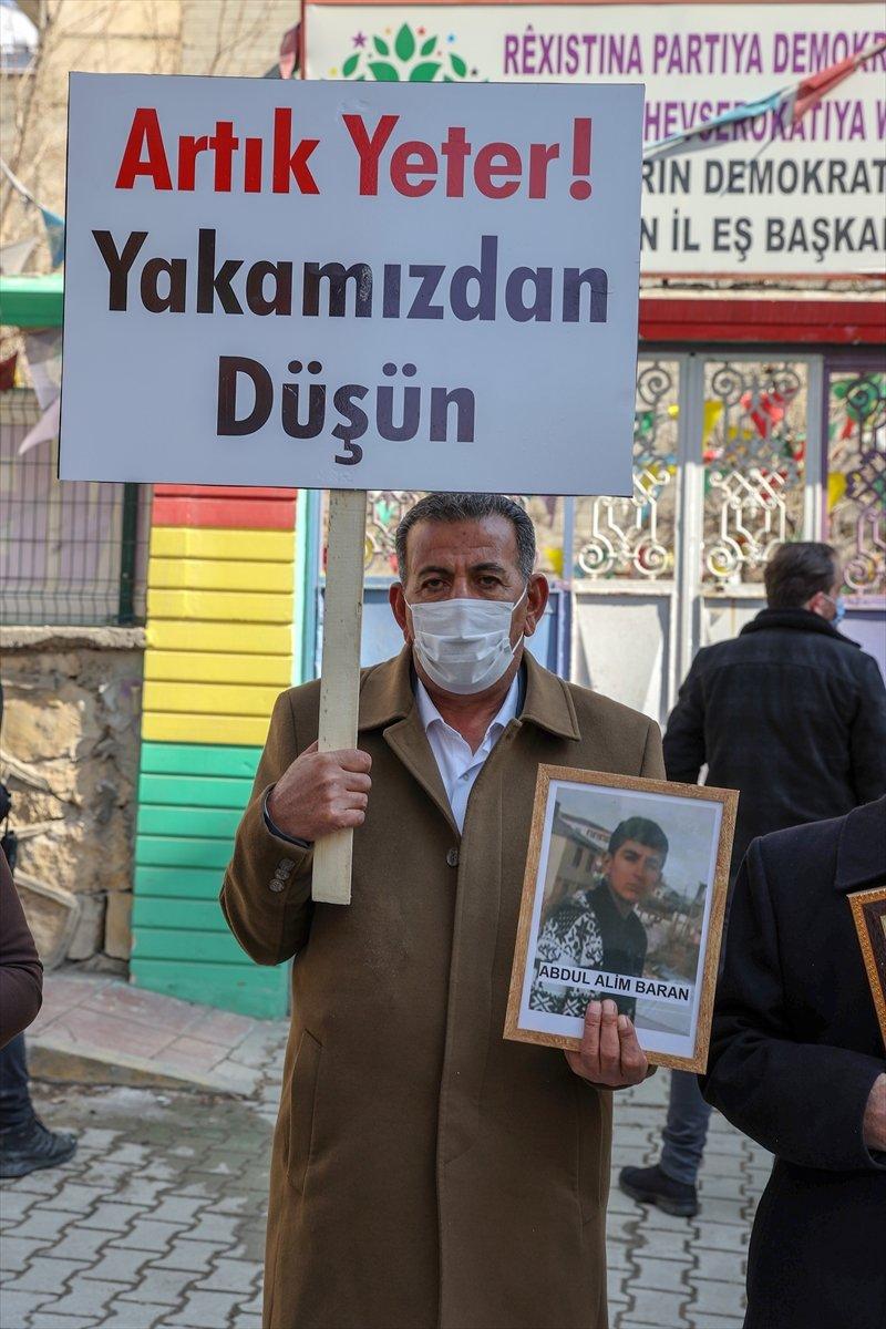 Van'daki aileler, HDP binası önünde oturma eylemi başlattı