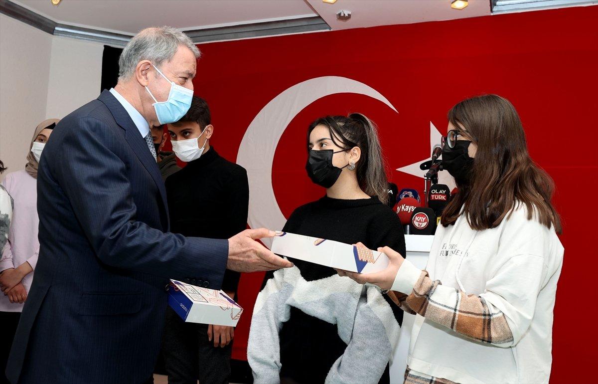 Hulusi Akar: S-400 savunma sistemi, ihtiyaç duyulduğunda kullanılır