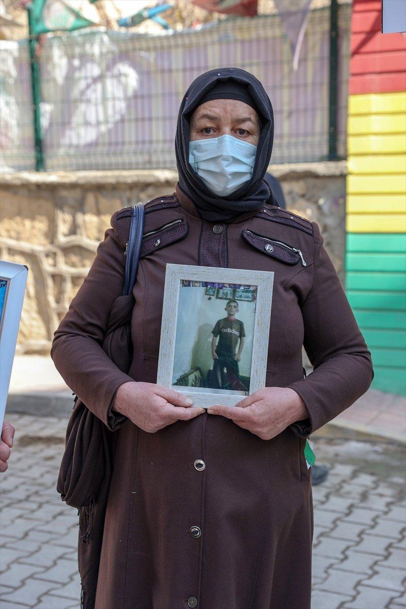 Van'daki aileler, HDP binası önünde oturma eylemi başlattı