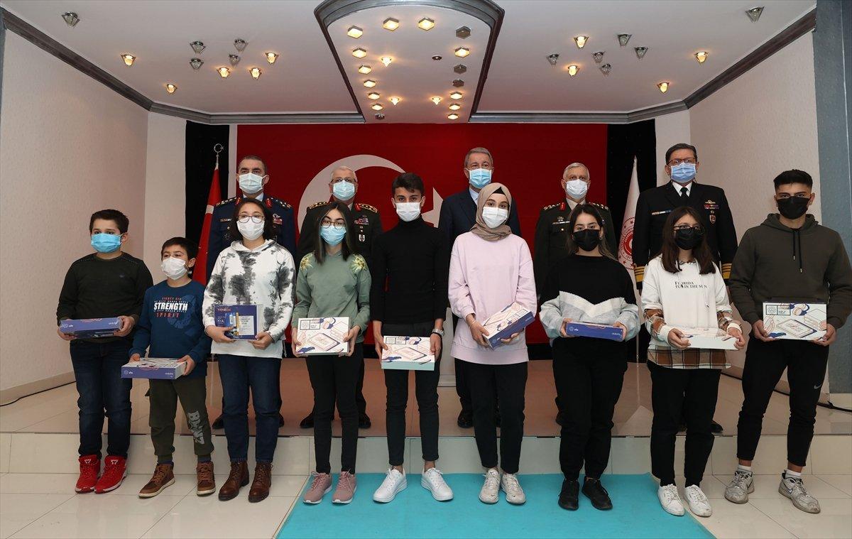 Hulusi Akar: S-400 savunma sistemi, ihtiyaç duyulduğunda kullanılır