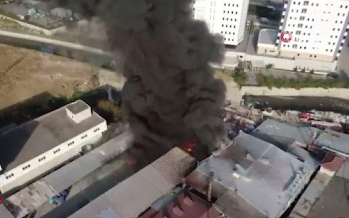 Halkalı'da geri dönüşüm tesisinde yangın çıktı