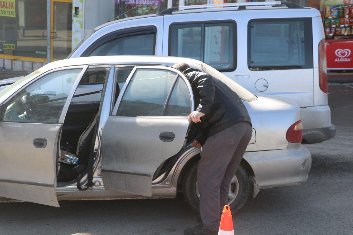 Sivas’ta eşini doğuma götüren şahıs kaza yaptı