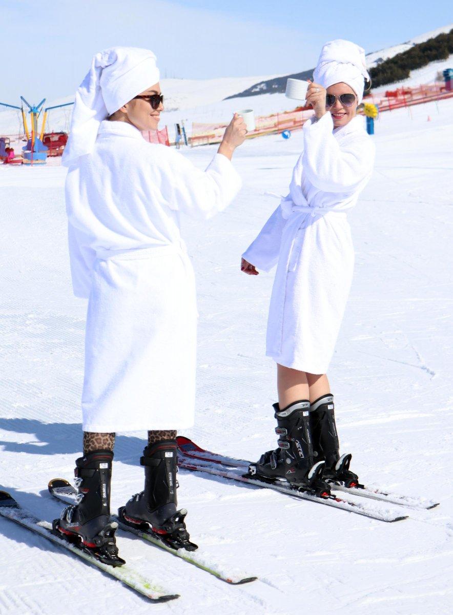 Rus turistlerin bornozlu Palandöken keyfi