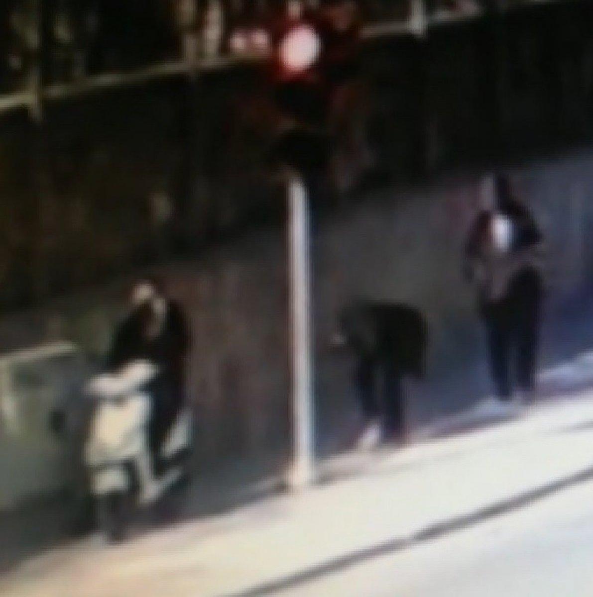 Denizli'de yere düşen altın dolu poşeti alıp, kaçtı